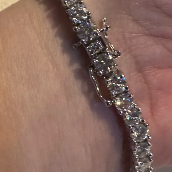 Elegant Moissanite Silver Tone 13.8 KT Tennis Bracelet - Picture 4 of 4